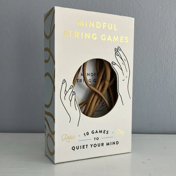Chronicle Books - Mindful String Games - Picture 3 of 5